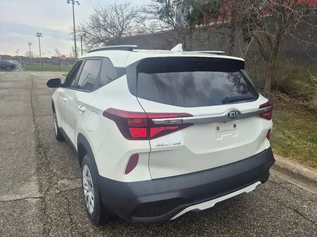 2021 Kia Seltos LX FWD - Photo 10