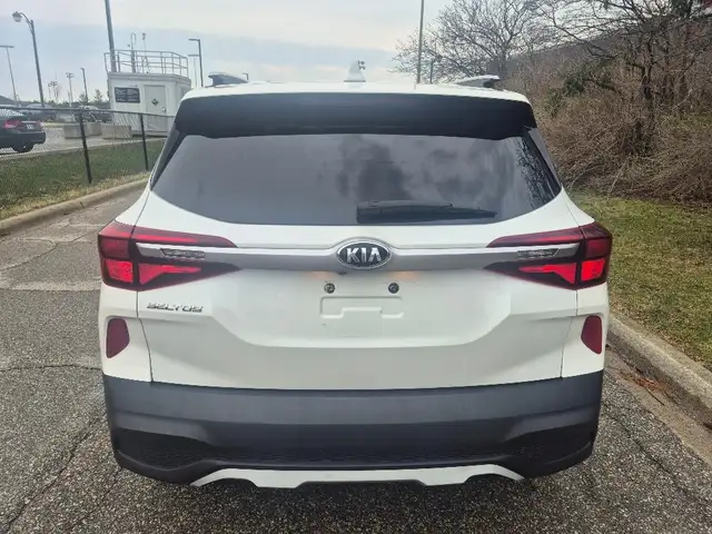 2021 Kia Seltos LX FWD - Photo 11