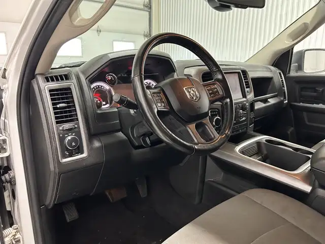 RAM 1500 Classic Express Quad Cab 4x4 caisse de 6 pi 4 po 2022 à - Photo 14