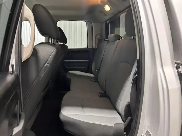 RAM 1500 Classic Express Quad Cab 4x4 caisse de 6 pi 4 po 2022 à - Photo 16