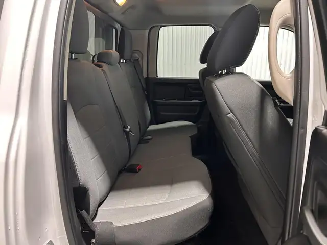 RAM 1500 Classic Express Quad Cab 4x4 caisse de 6 pi 4 po 2022 à - Photo 17