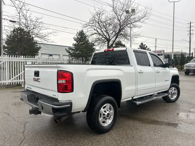 2018 GMC SIERRA 2500HD 4WD Crew Cab 153.7 SLE - Photo 4