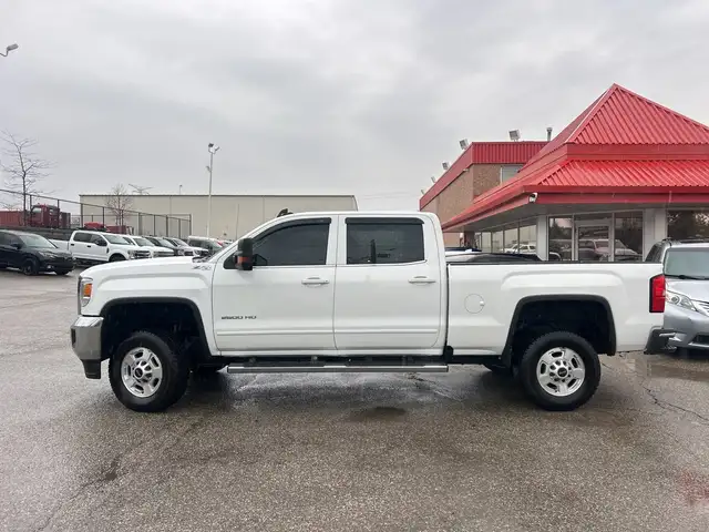 2018 GMC SIERRA 2500HD 4WD Crew Cab 153.7 SLE - Photo 8
