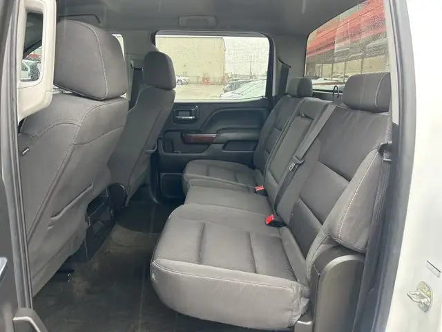 2018 GMC SIERRA 2500HD 4WD Crew Cab 153.7 SLE - Photo 15