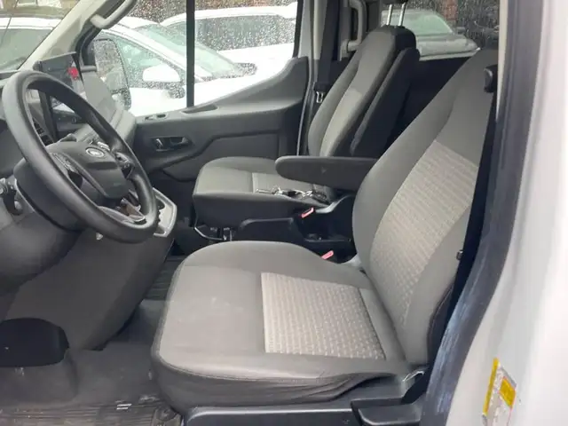 2022 Ford Transit XLT 12 passnger - Photo 11