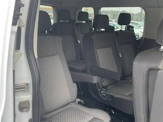 2022 Ford Transit XLT 12 passnger - Photo 13