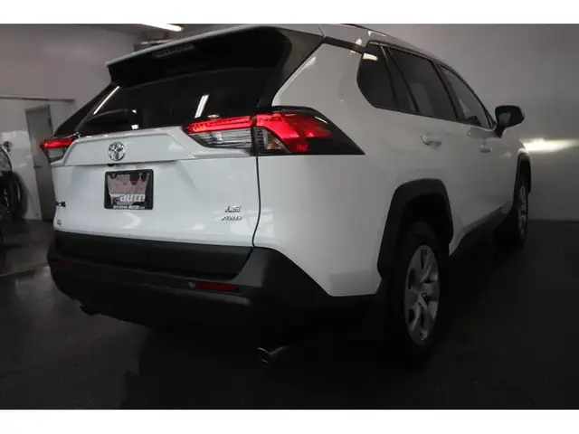 2021 Toyota RAV4 LE / AWD - Photo 9