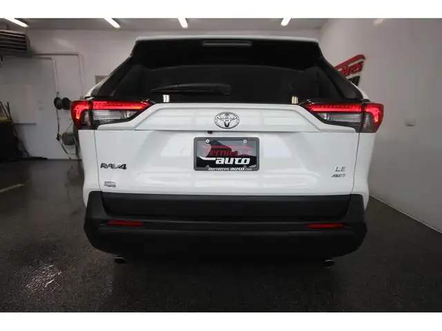 2021 Toyota RAV4 LE / AWD - Photo 10