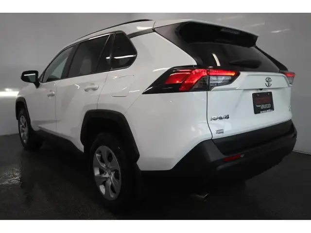 2021 Toyota RAV4 LE / AWD - Photo 11