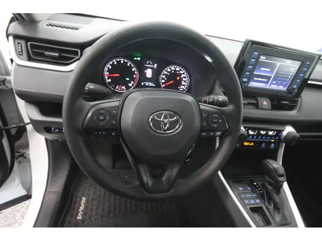 2021 Toyota RAV4 LE / AWD - Photo 19