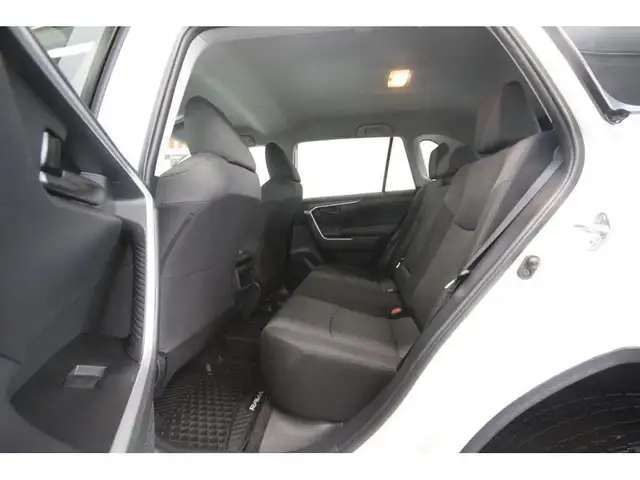 2021 Toyota RAV4 LE / AWD - Photo 26