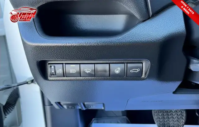 2022 Toyota RAV4 XLE, - Photo 9