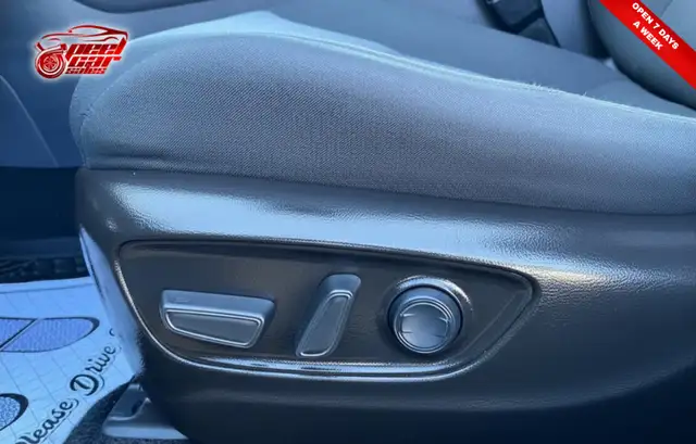 2022 Toyota RAV4 XLE, - Photo 10