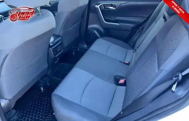 2022 Toyota RAV4 XLE, - Photo 13