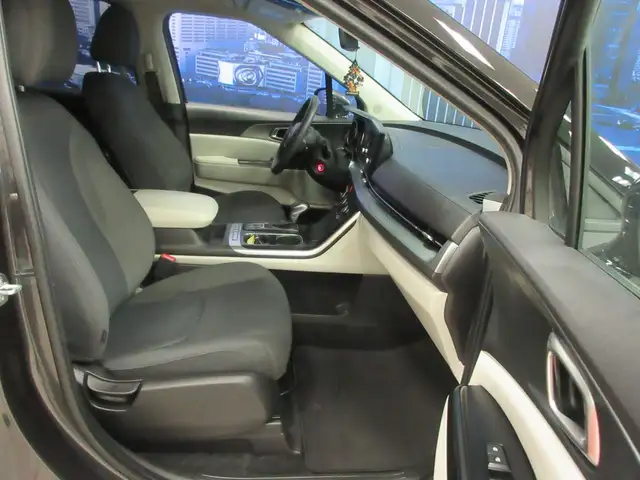 KIA CARNIVAL 2023 LX 8 PASSAGERS SIEGES CHAUFFANT CAMERA RECUL 4 - Photo 23
