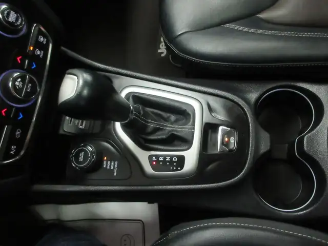 JEEP CHEROKEE 2015 LIMITED V-6 3.2 LITRES 4X4 GPS NAVIGATION TOI - Photo 30