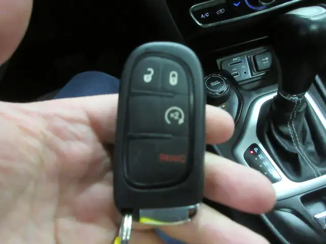 JEEP CHEROKEE 2015 LIMITED V-6 3.2 LITRES 4X4 GPS NAVIGATION TOI - Photo 31