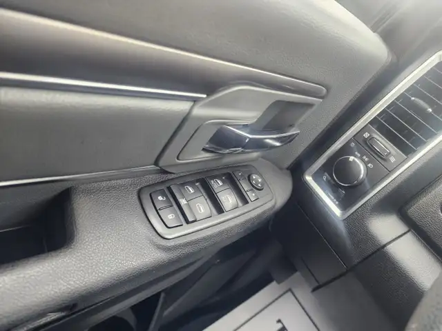 2021 RAM 1500 CLASSIC SLT - Photo 18