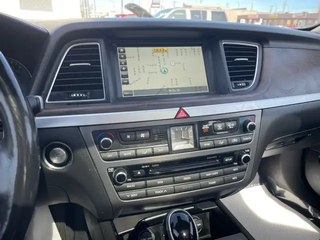 2015 Hyundai Genesis Sedan Technology - Photo 10