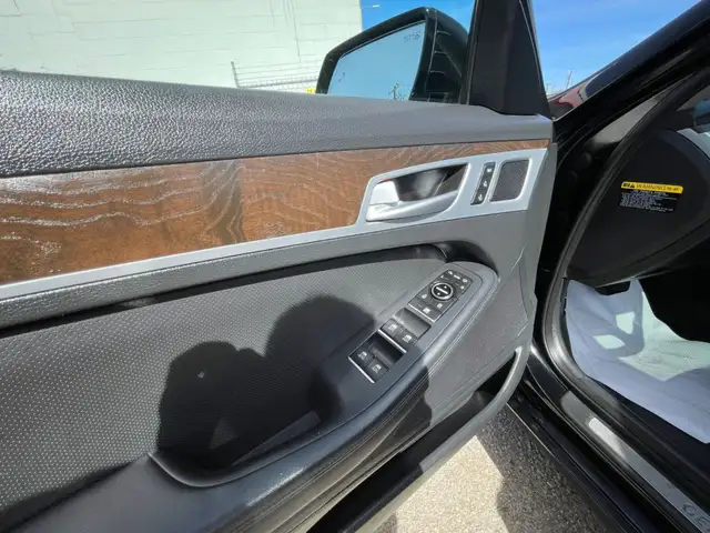 2015 Hyundai Genesis Sedan Technology - Photo 17