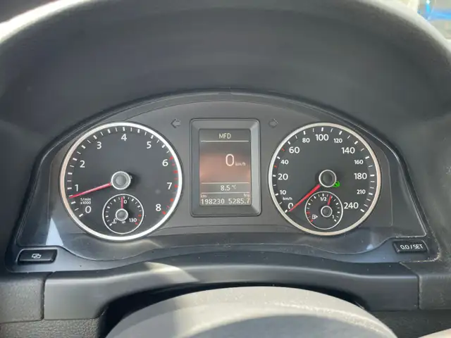 2012 Volkswagen Tiguan 4dr Auto 4Motion - Photo 8