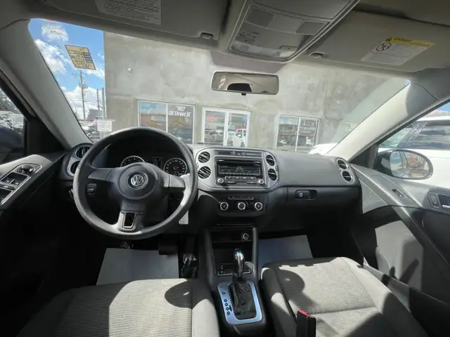 2012 Volkswagen Tiguan 4dr Auto 4Motion - Photo 12