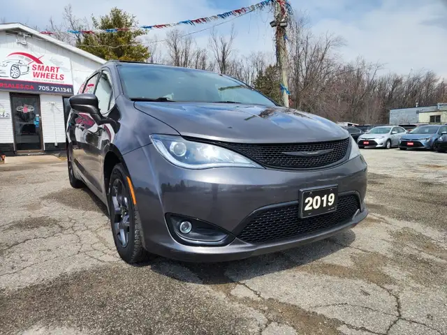 2019 CHRYSLER PACIFICA TOURING - L - Photo 2