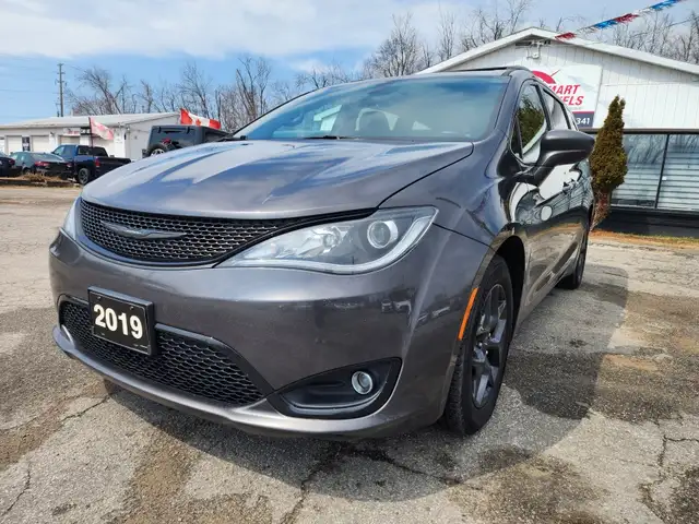 2019 CHRYSLER PACIFICA TOURING - L - Photo 4