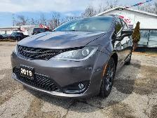 2019 CHRYSLER PACIFICA TOURING - L - Photo 4