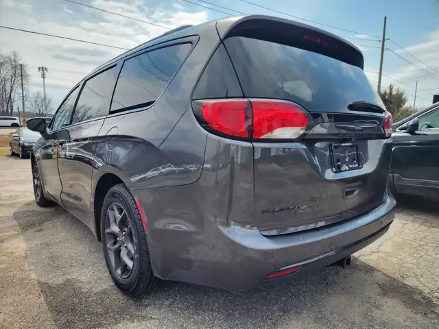 2019 CHRYSLER PACIFICA TOURING - L - Photo 6