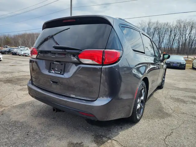 2019 CHRYSLER PACIFICA TOURING - L - Photo 8