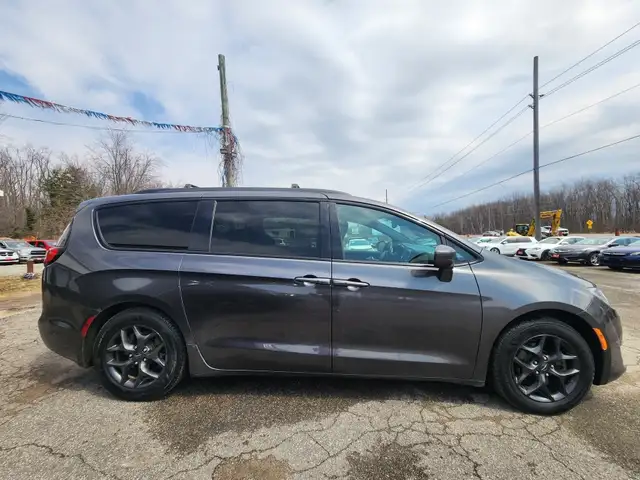 2019 CHRYSLER PACIFICA TOURING - L - Photo 9
