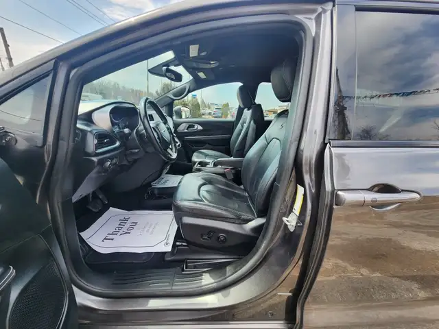 2019 CHRYSLER PACIFICA TOURING - L - Photo 12