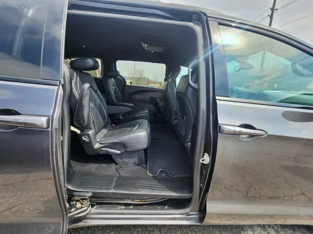 2019 CHRYSLER PACIFICA TOURING - L - Photo 15