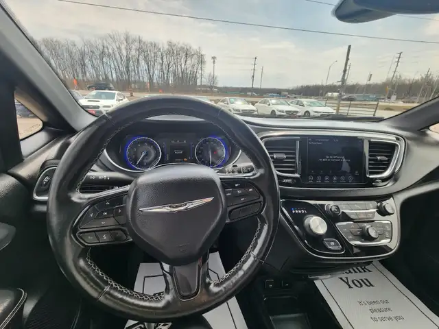 2019 CHRYSLER PACIFICA TOURING - L - Photo 17