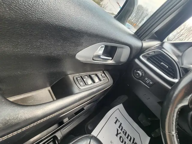 2019 CHRYSLER PACIFICA TOURING - L - Photo 20