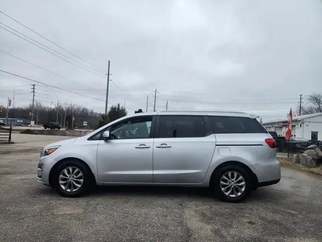 2019 KIA SEDONA LX - Photo 5