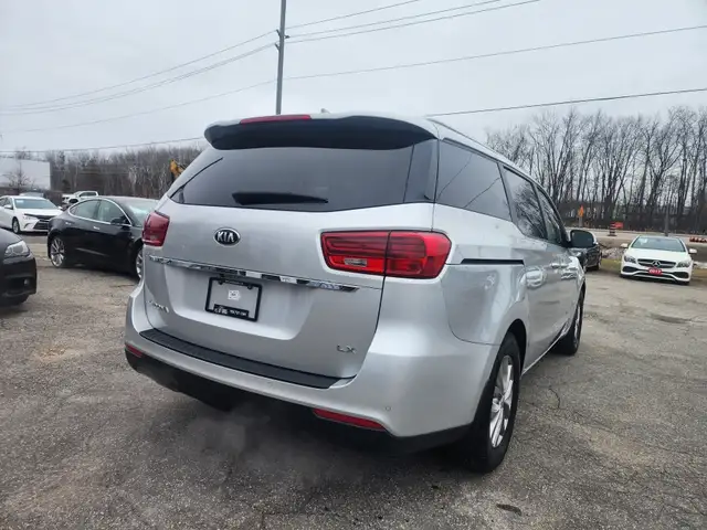 2019 KIA SEDONA LX - Photo 8