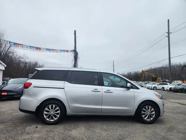 2019 KIA SEDONA LX - Photo 9
