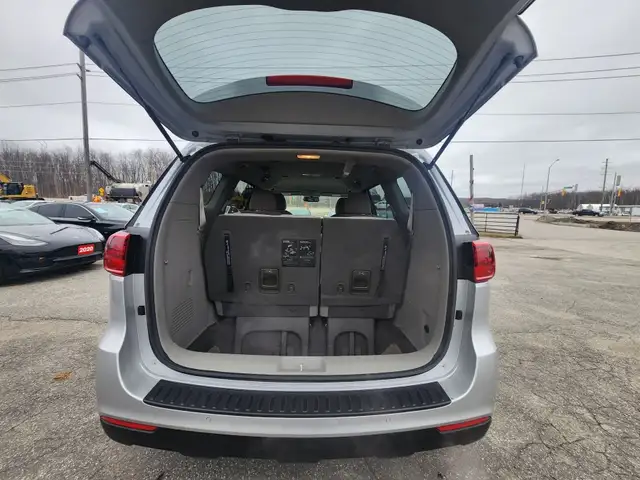 2019 KIA SEDONA LX - Photo 14