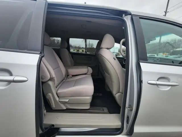 2019 KIA SEDONA LX - Photo 15