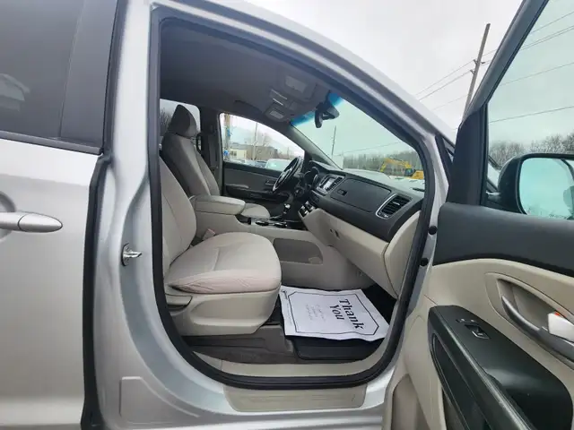 2019 KIA SEDONA LX - Photo 16