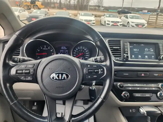 2019 KIA SEDONA LX - Photo 17