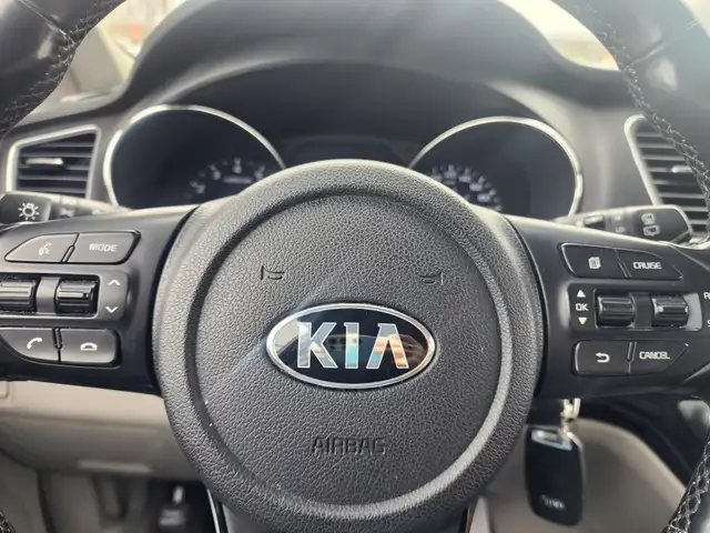 2019 KIA SEDONA LX - Photo 18