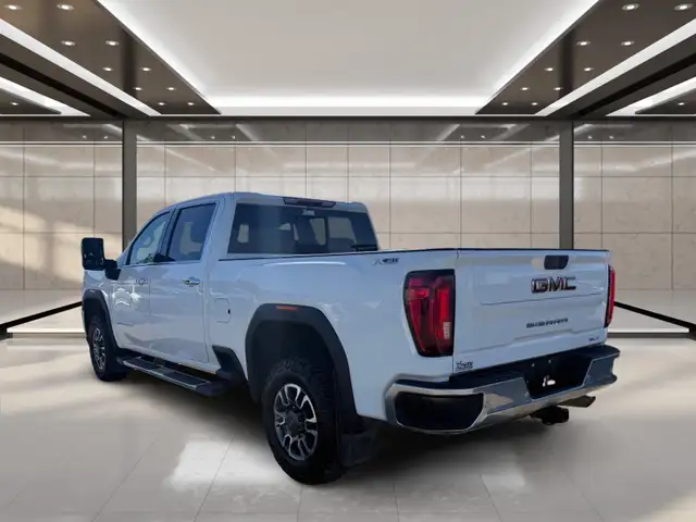 2022 GMC Sierra 2500HD 4WD Crew Cab 159' SLT - Photo 4