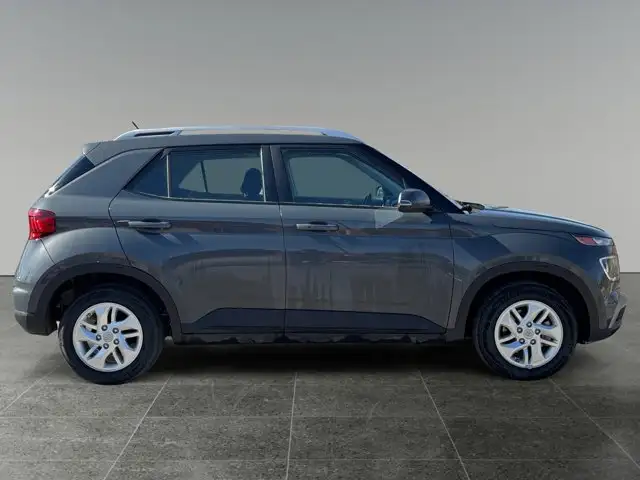 2024 Hyundai Venue Preferred - Photo 8