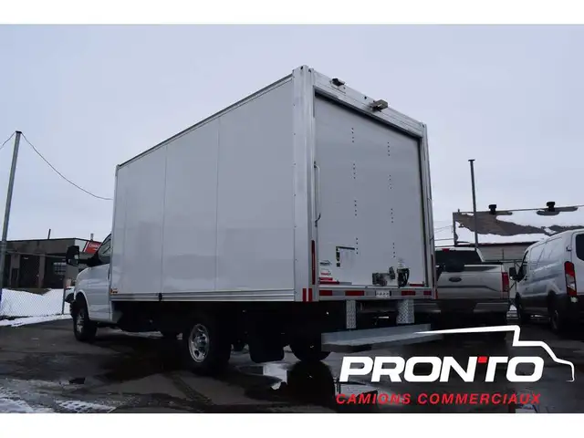 2025 Chevrolet Express Commercial Cutaway 3500  Cube 14 pieds - Photo 6