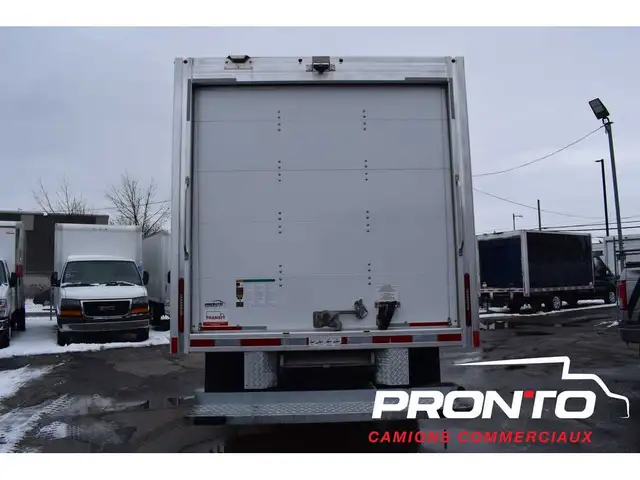 2025 Chevrolet Express Commercial Cutaway 3500  Cube 14 pieds - Photo 7