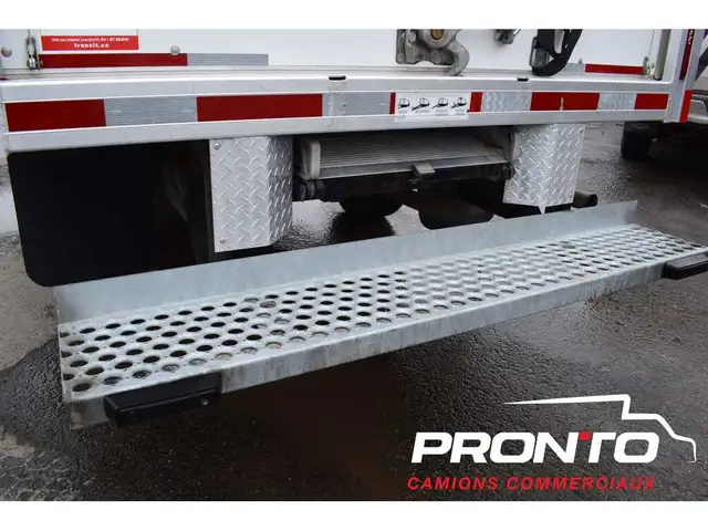 2025 Chevrolet Express Commercial Cutaway 3500  Cube 14 pieds - Photo 8