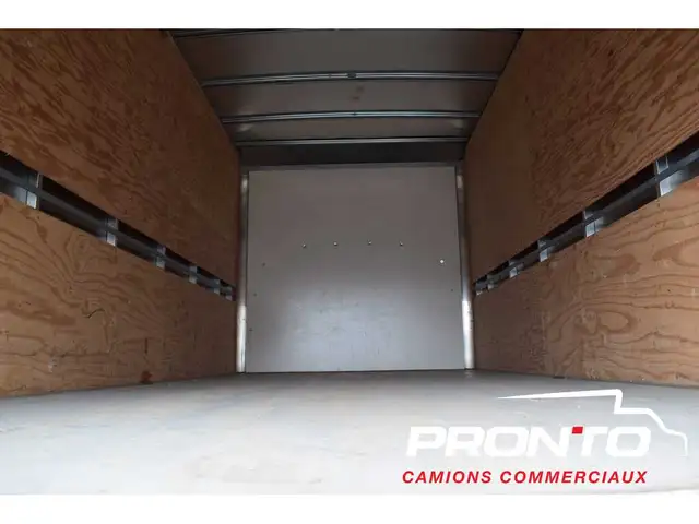 2025 Chevrolet Express Commercial Cutaway 3500  Cube 14 pieds - Photo 9